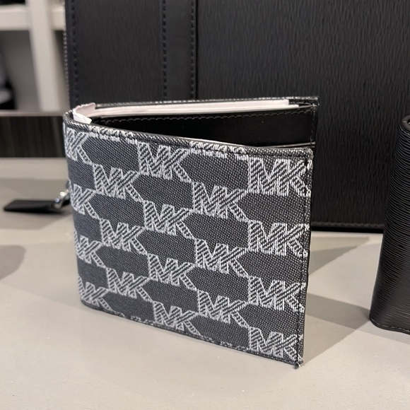 Michael Kors Men’s Women’s Cooper Logo Fabric Billfold Wallet Black Multi NWT - Picture 4 of 16
